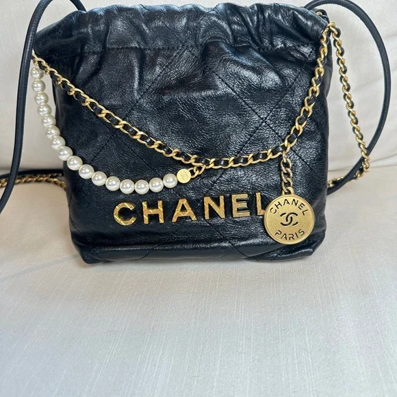 Chanel Shiny Crumpled Calfskin Quilted Pearl Mini 22 Black - Picture 1 of 8